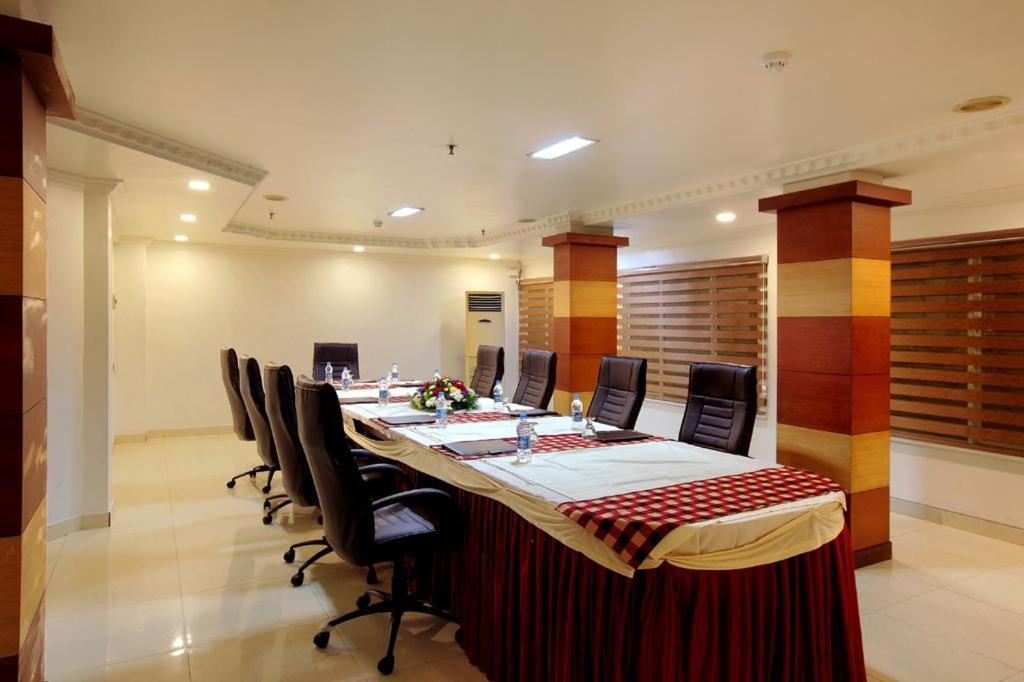 Sreevalsam Residency Kulanada Hotel Tamarakulam Luaran gambar